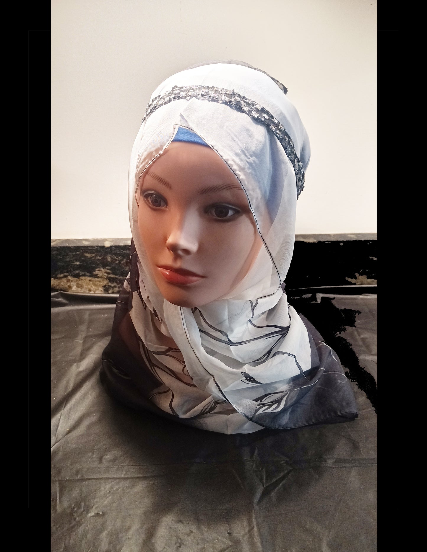 Shako Mako Hijab White Black